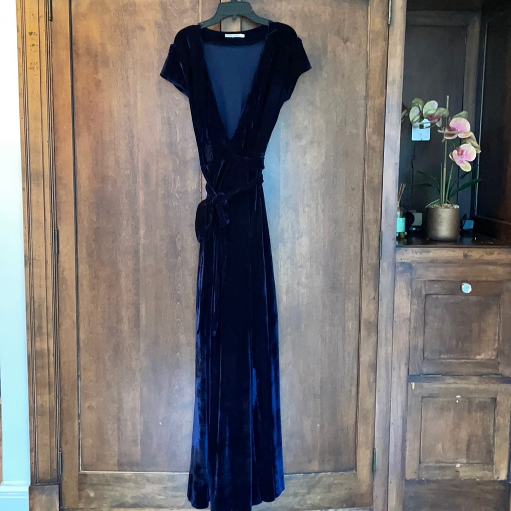 BEAUTIFUL Like new Velvet wrap dress.
